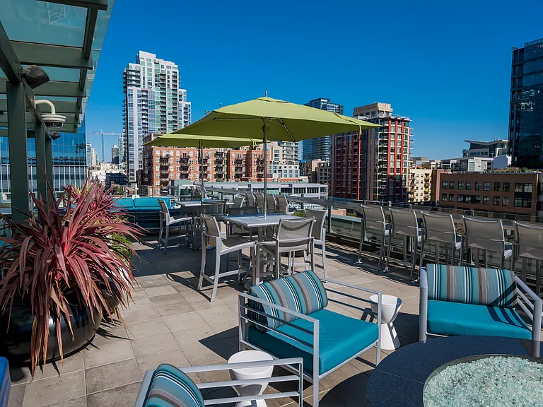 325 7th Ave #2303 — Photo 98