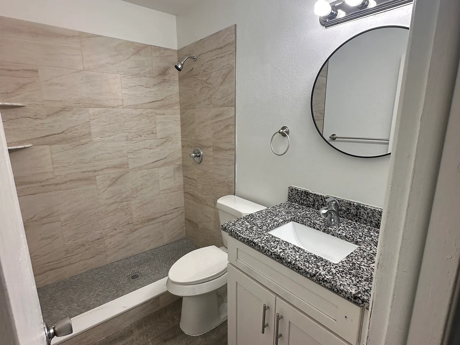 3 bed, 1121 sqft, $2,300 — Photo 4