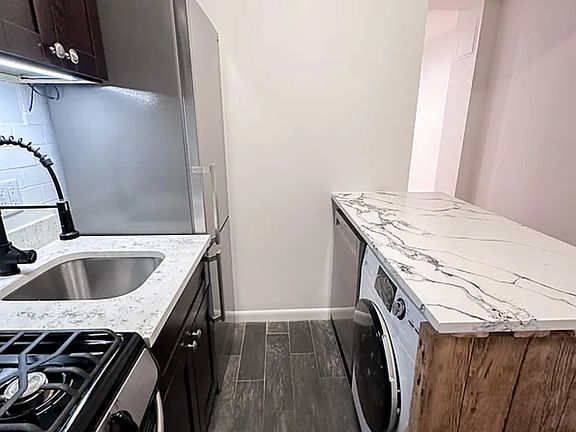 3rd image of 390 Manhattan Ave #2