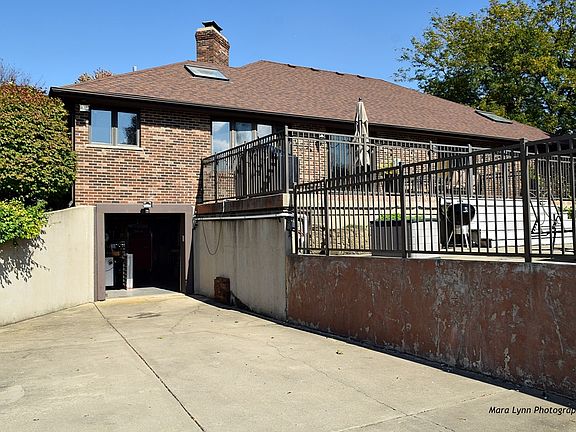 5th image of 37W461 Heritage Dr