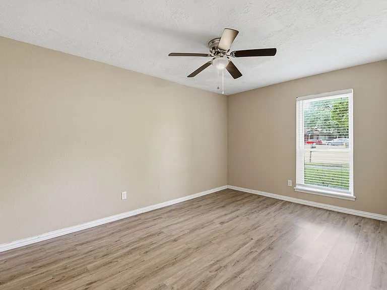 3008 Hunnington Dr — Photo 16