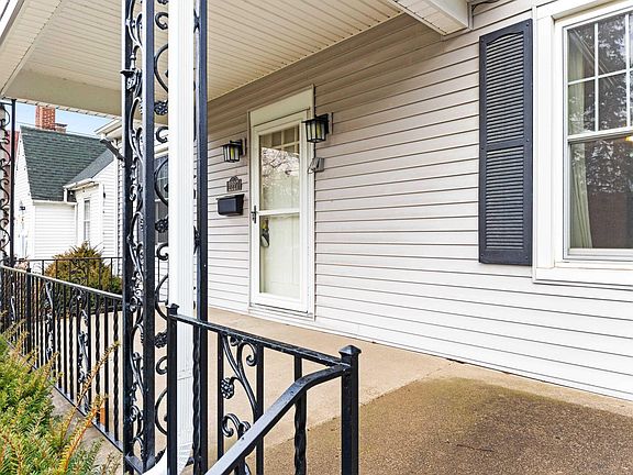 3rd image of 2227 W Ayres Ave