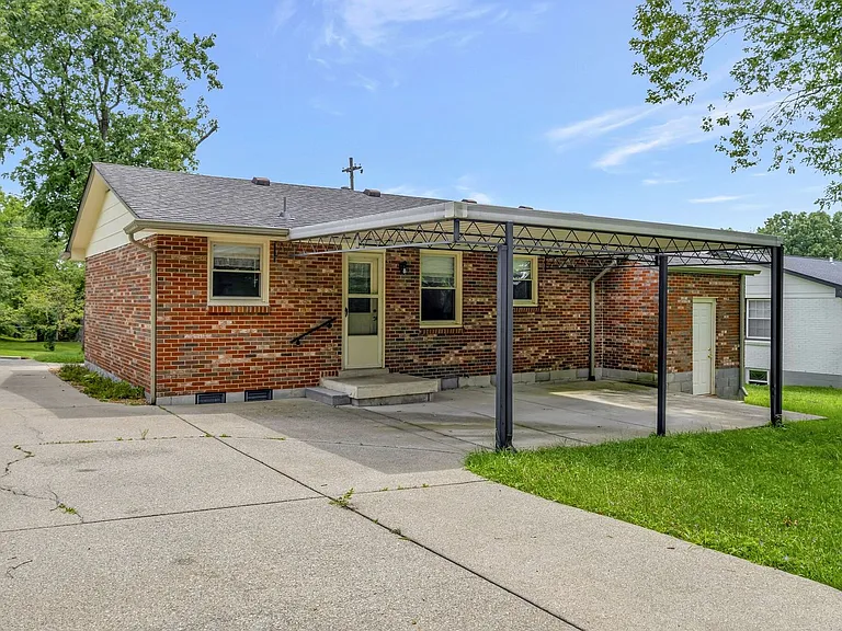 211 Friendship Dr — Photo 22