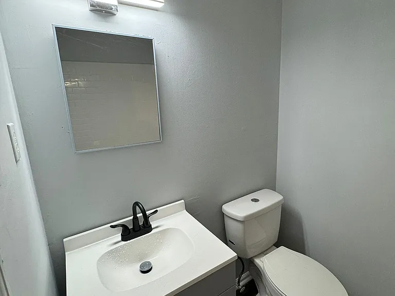 1212 Southwood Dr — Photo 3