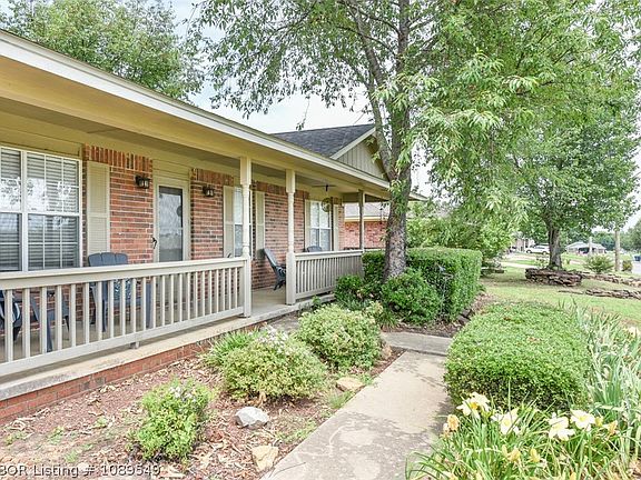3rd image of 303 James Dr