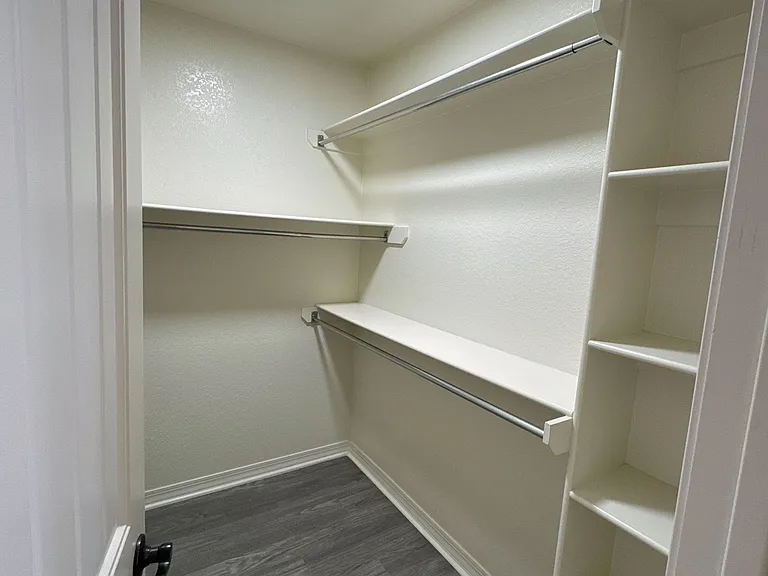 1115 W Berkeley Ave — Photo 12
