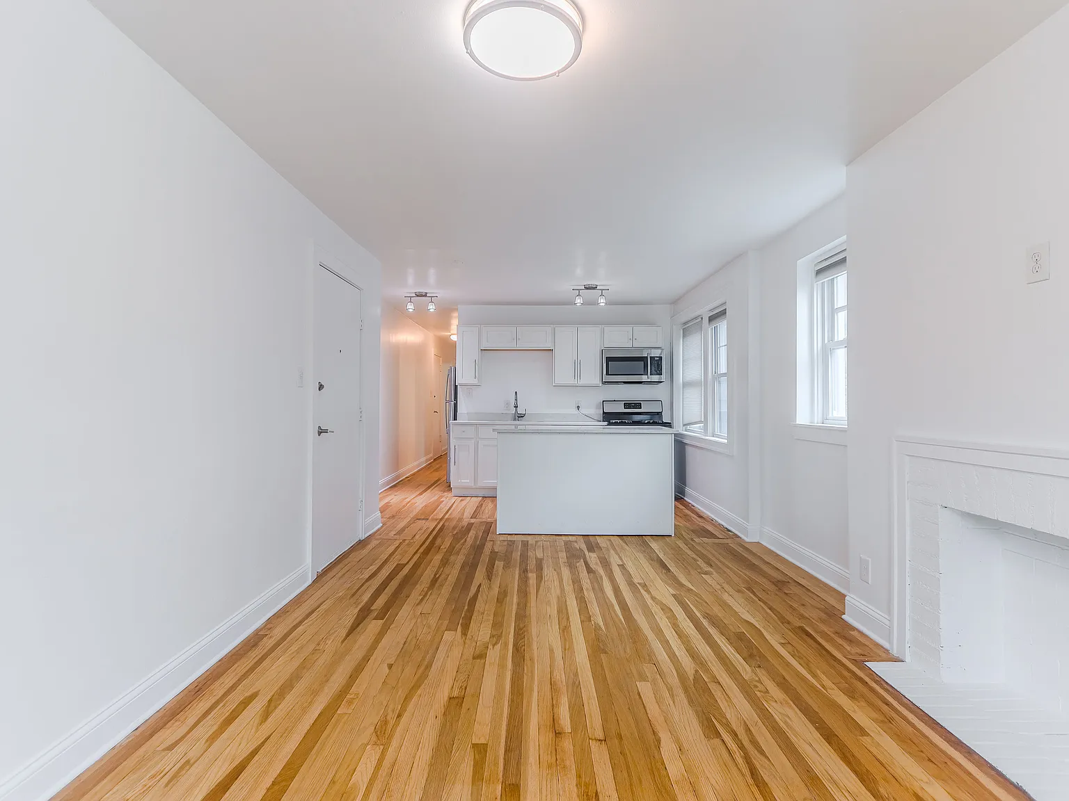 10600 Clifton — Photo 3