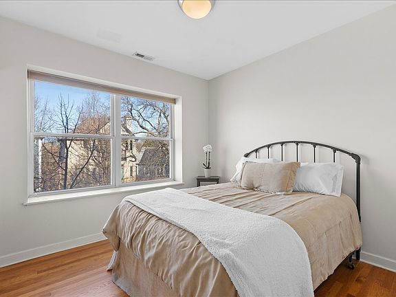 2nd image of 3741 N Milwaukee Ave
