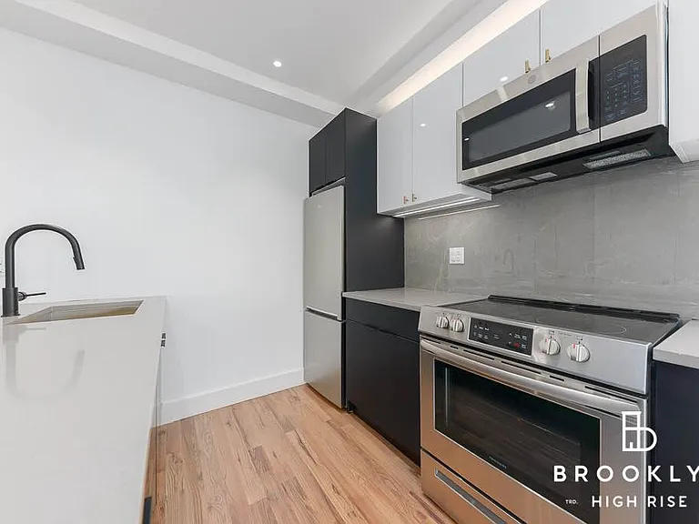 1010 Rogers Ave #4E — Photo 5