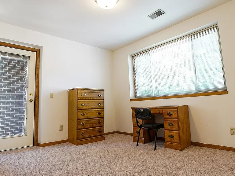 415 N Henry St — Photo 32