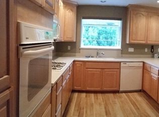 9023 SE 43rd St, Mercer Island, WA 98040