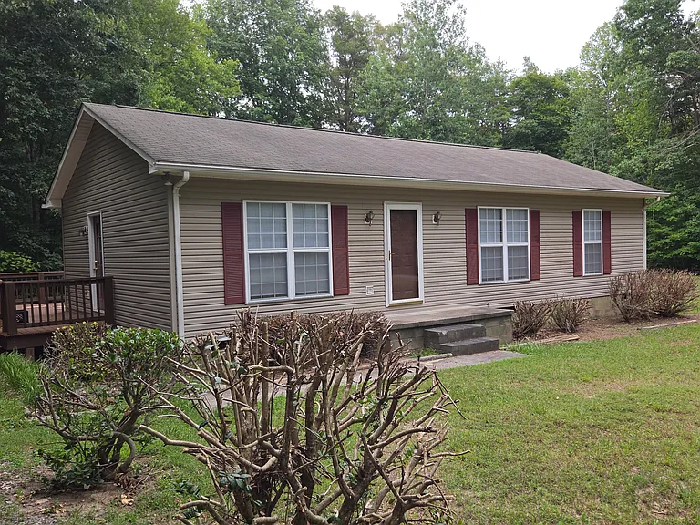 225 Holly Springs Dr — Photo 1