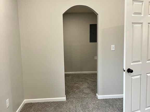 4th image of 230 S McKenna Ave