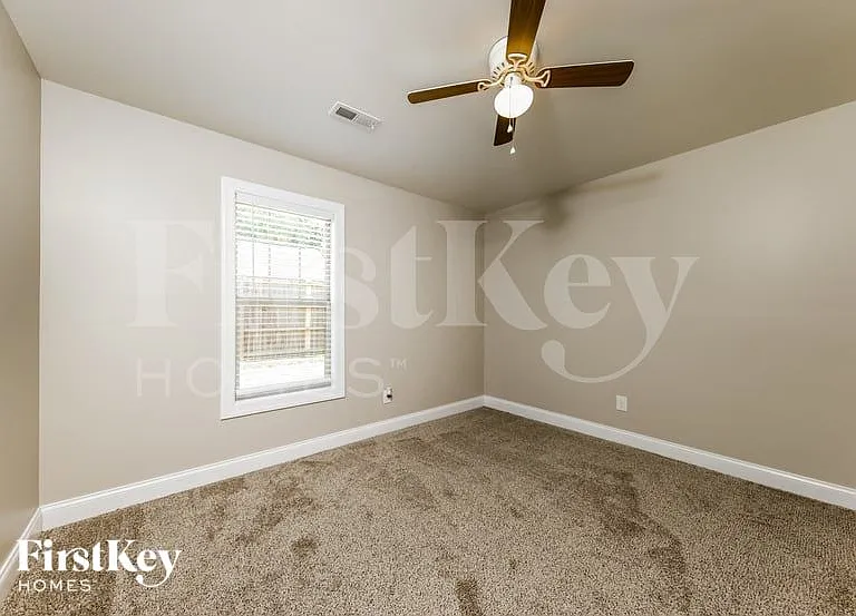621 Dobson St — Photo 12