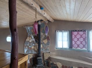 102 Calle Conejo Rd, Arroyo Hondo, NM 87513