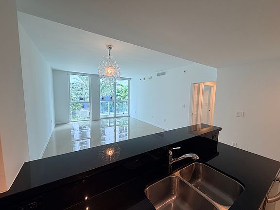 3rd image of 253 NE 2nd St APT 1006