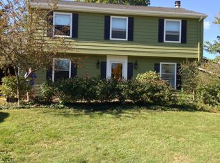 1131 Charleston Dr, St Charles, IL