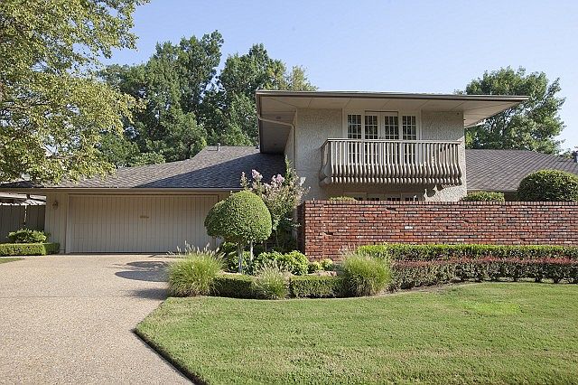 Guierwoods has pond, pool and security.