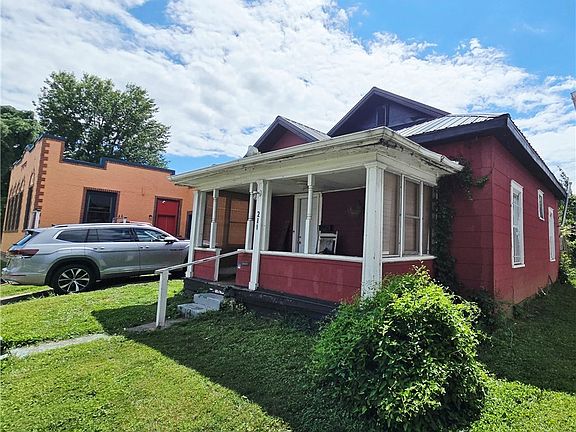 3rd image of 211 Division St