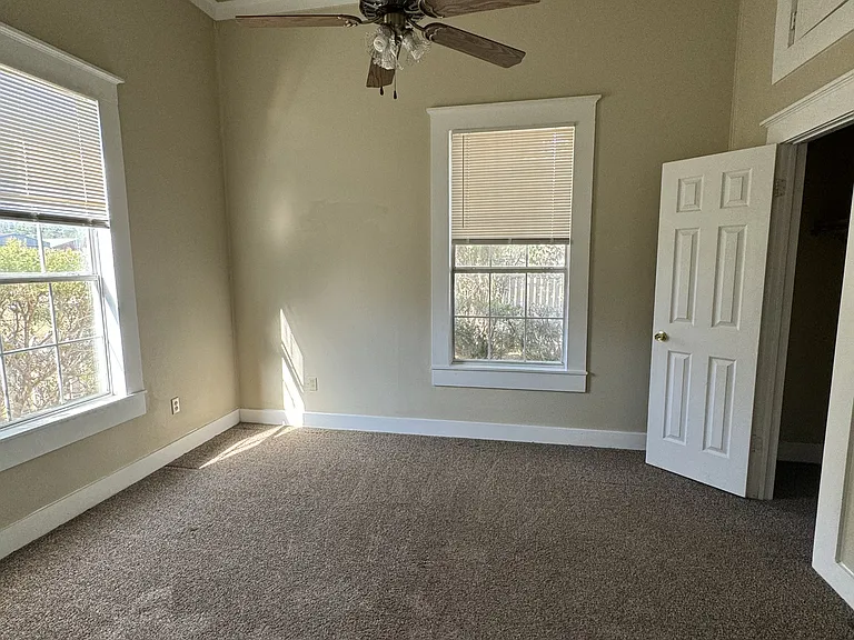 302 S Burleson — Photo 8