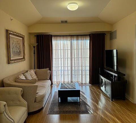 4th image of 71 Liddle Ave