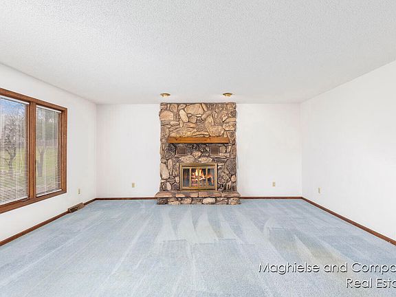 4th image of 2101 Pinnacle Dr SW