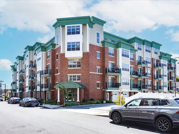 69 Foundry St APT 502, Wakefield, MA 01880