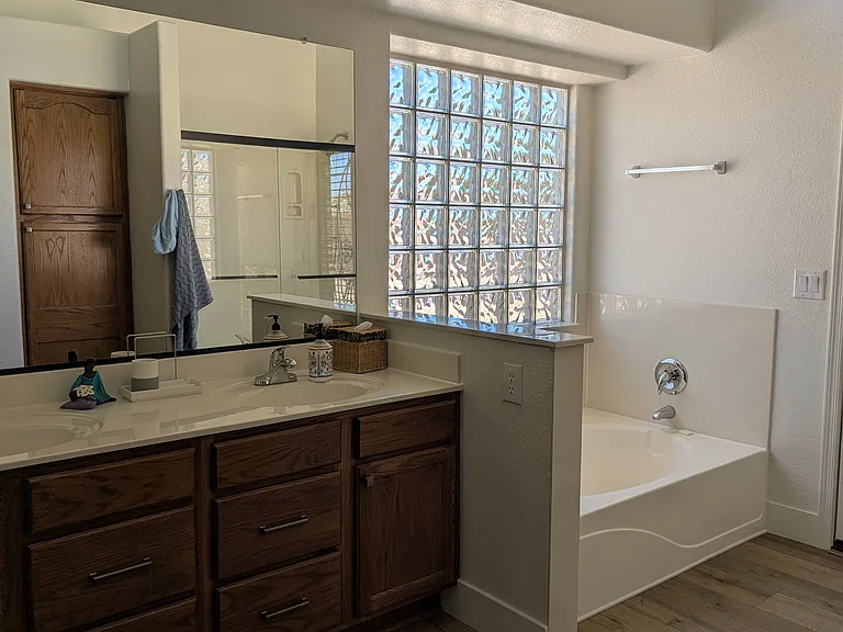 4630 E Torrey Pines Ln — Photo 7