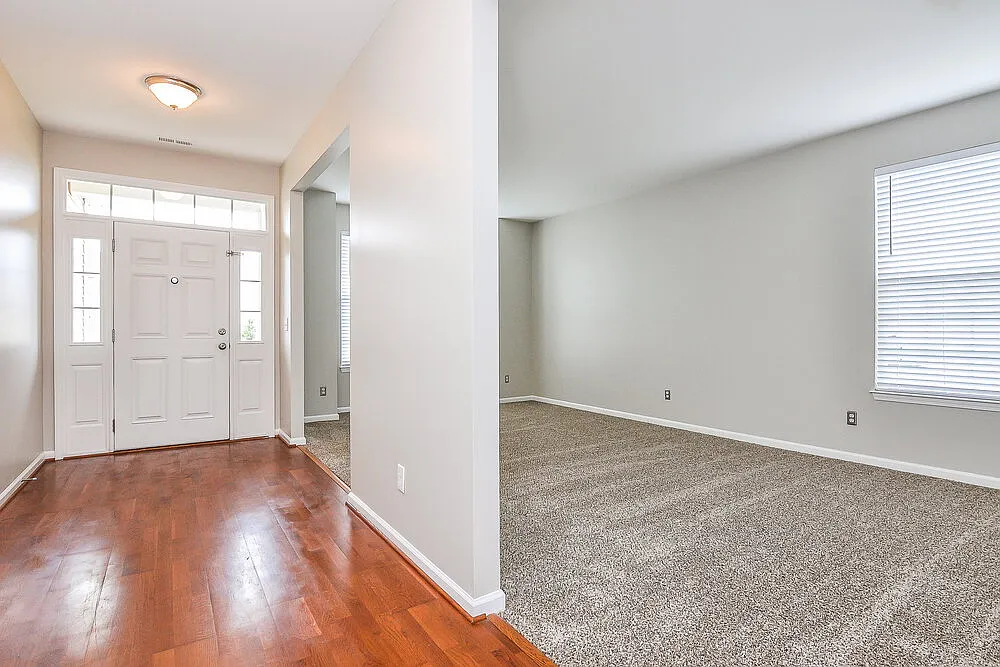 4 bed, 2.5 bath, 2656 sqft, $2,345 — Photo 2