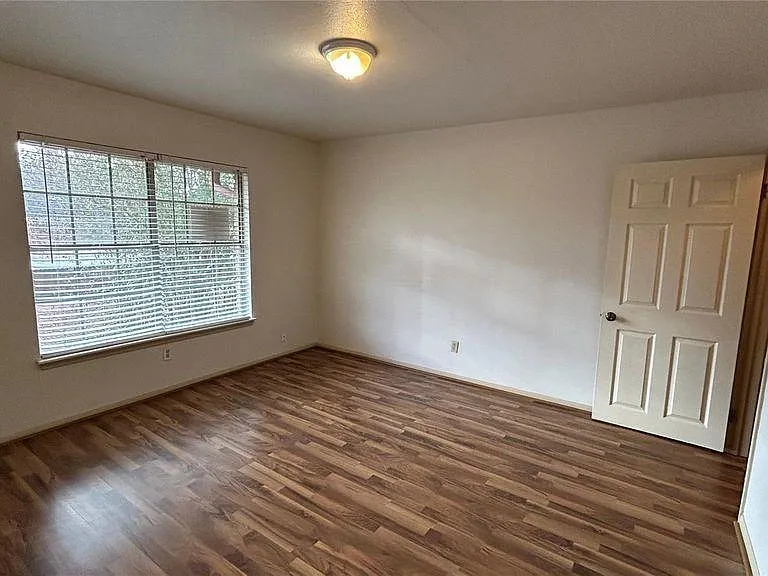 7600 Burgoyne Rd #115 — Photo 4