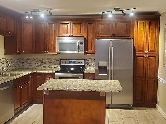 3rd image of 1512 Forest Ave #07c8179b1