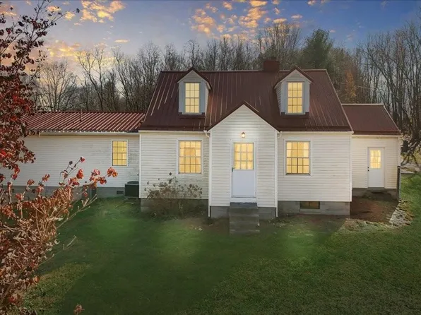 290 Crickett Ln, Pearisburg, VA 24134
