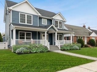 598 Marcellus Rd, Williston Park, NY 11596