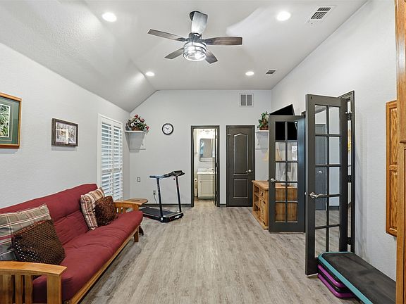 5th image of 8904 Woodlawn Dr