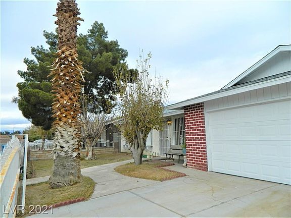 2nd image of 853 Parkhurst St