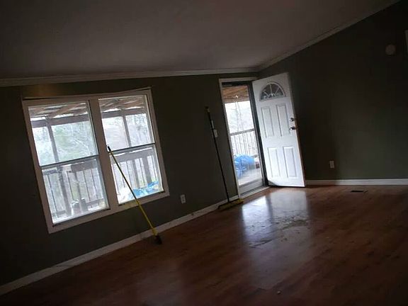 5th image of 60 Riverview Cir