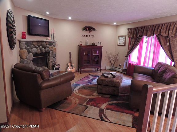 3rd image of 128 Lenape Dr