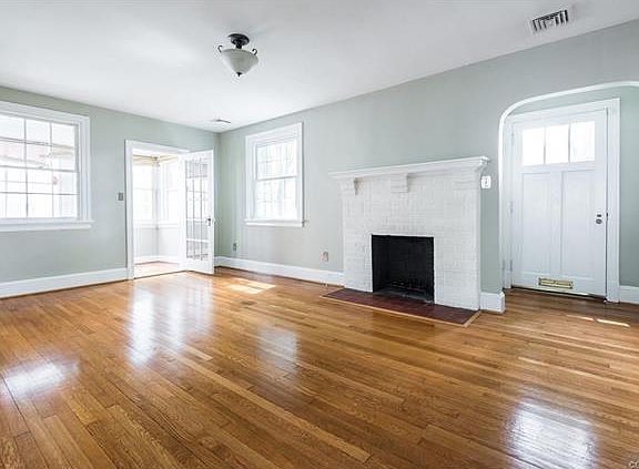 2nd image of 1904 Elmsmere Ave