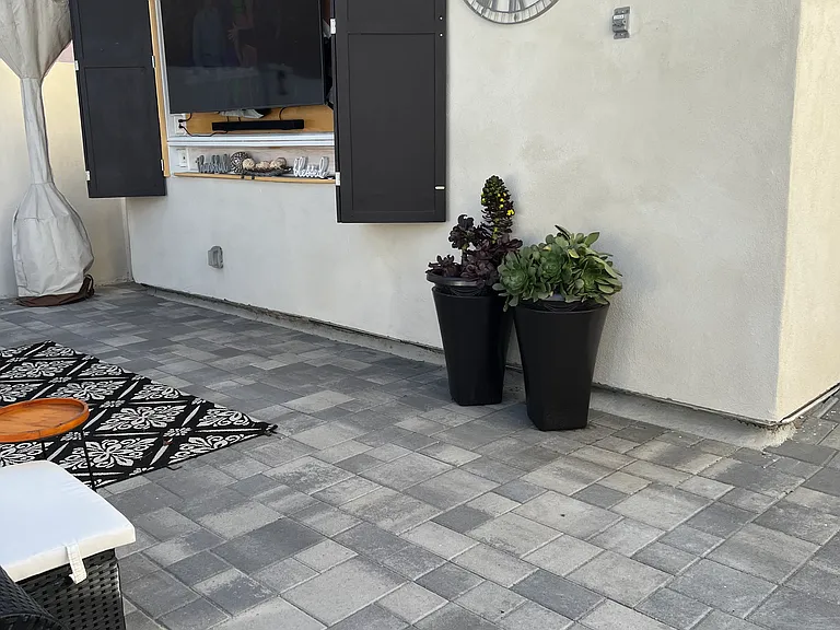 Outdoor Patio w/Media Center