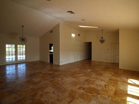 4th image of 452 Glenbrook Dr