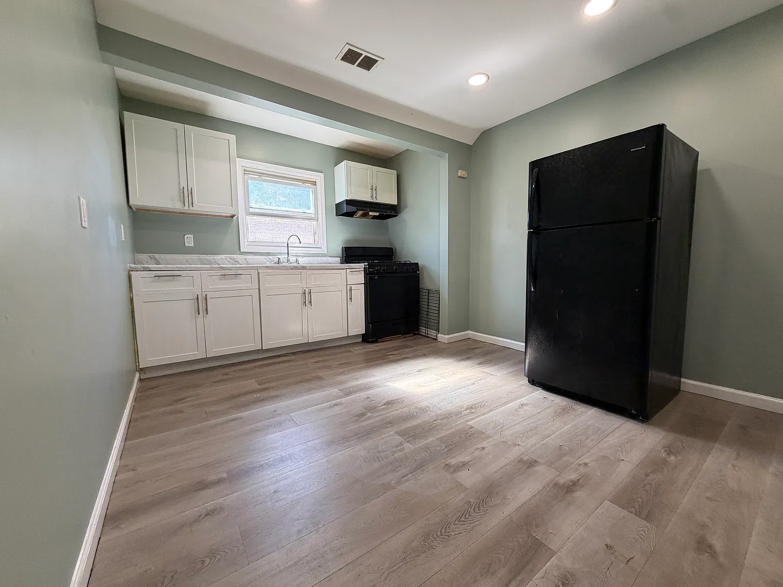2 bed, 750 sqft, $1,750 — Photo 2