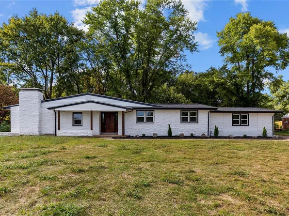 1 Singing Pines Dr, Florissant, MO 63033