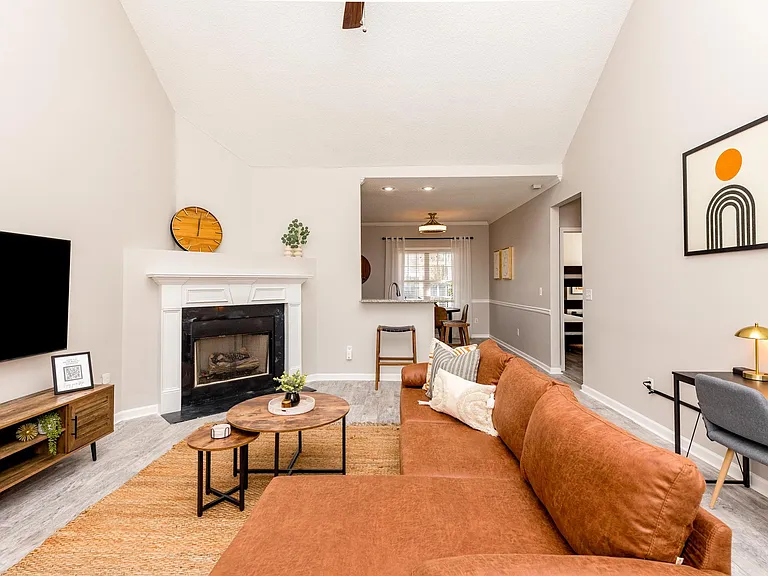 130 Larkspur Ln — Photo 6