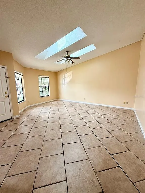 2 bed, 2.0 bath, 1077 sqft, $1,695 — Photo 3