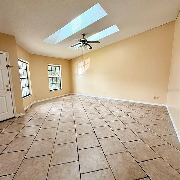 437 Wood Rose Ln — Photo 3