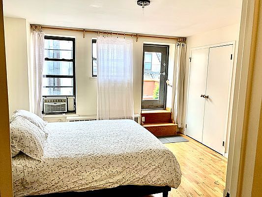 5th image of 225 W 113th St #C