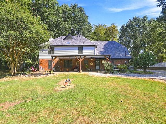 3rd image of 1285 Donelson Dr