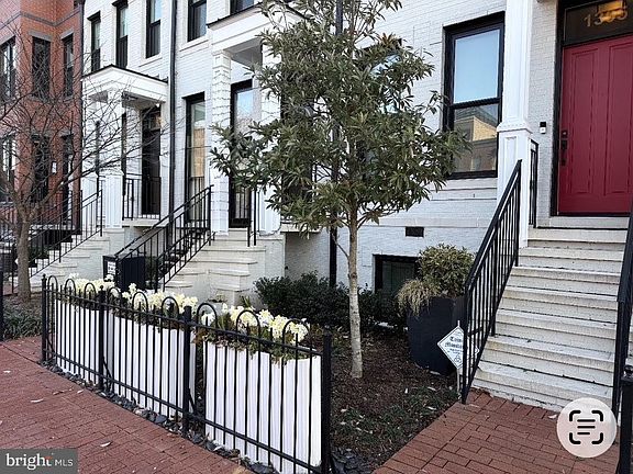 2nd image of 1305 D St SE