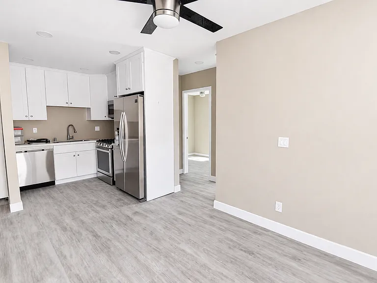 5056 Rockford Dr — Photo 3