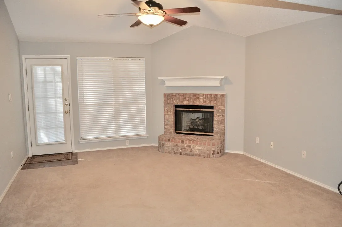 For Lease! Nice 3 -2-2 Brick Home In Briarwood. Great Location with Easy Access To I-20. — Photo 2